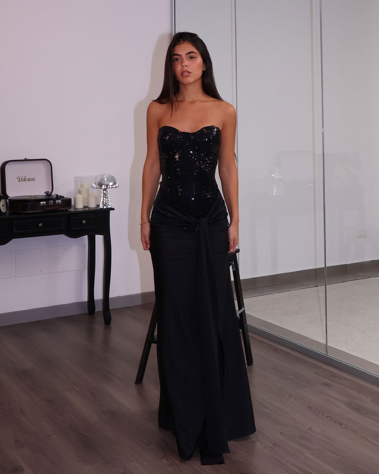 VESTIDO NEGRO MÍSTICO