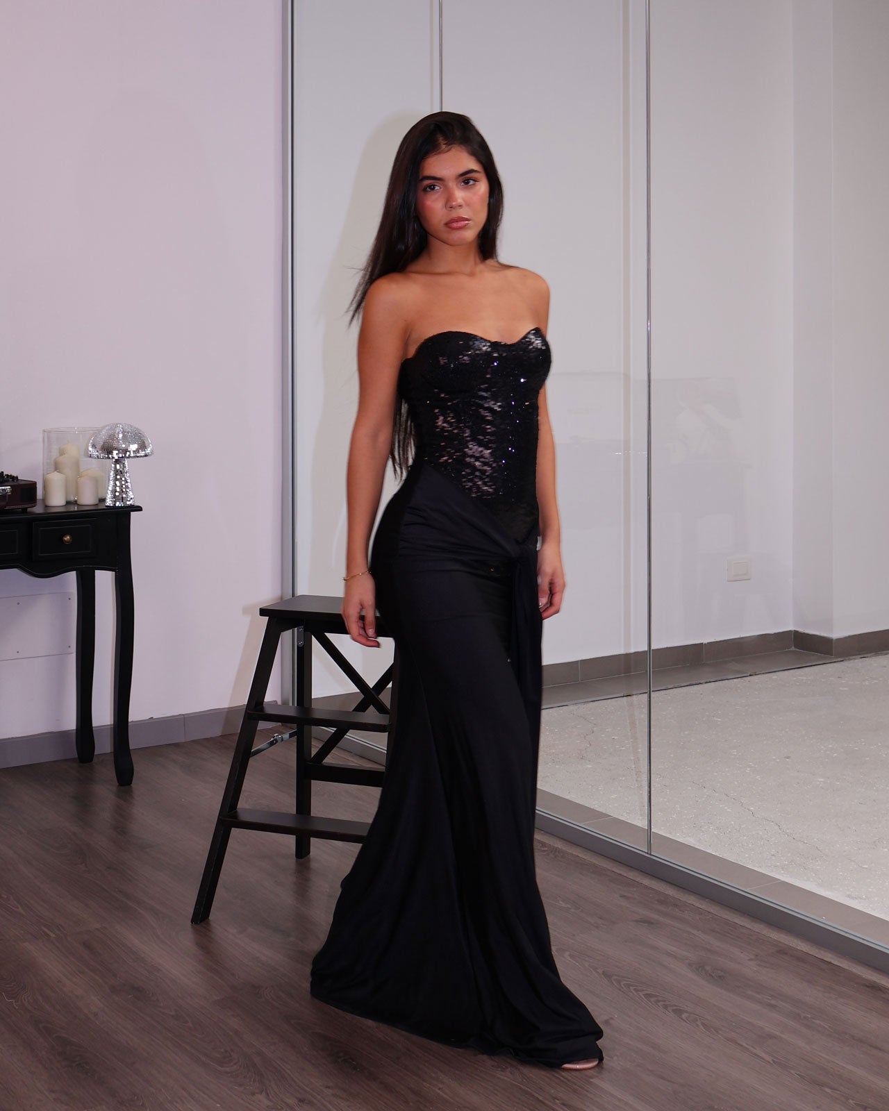 VESTIDO NEGRO MÍSTICO