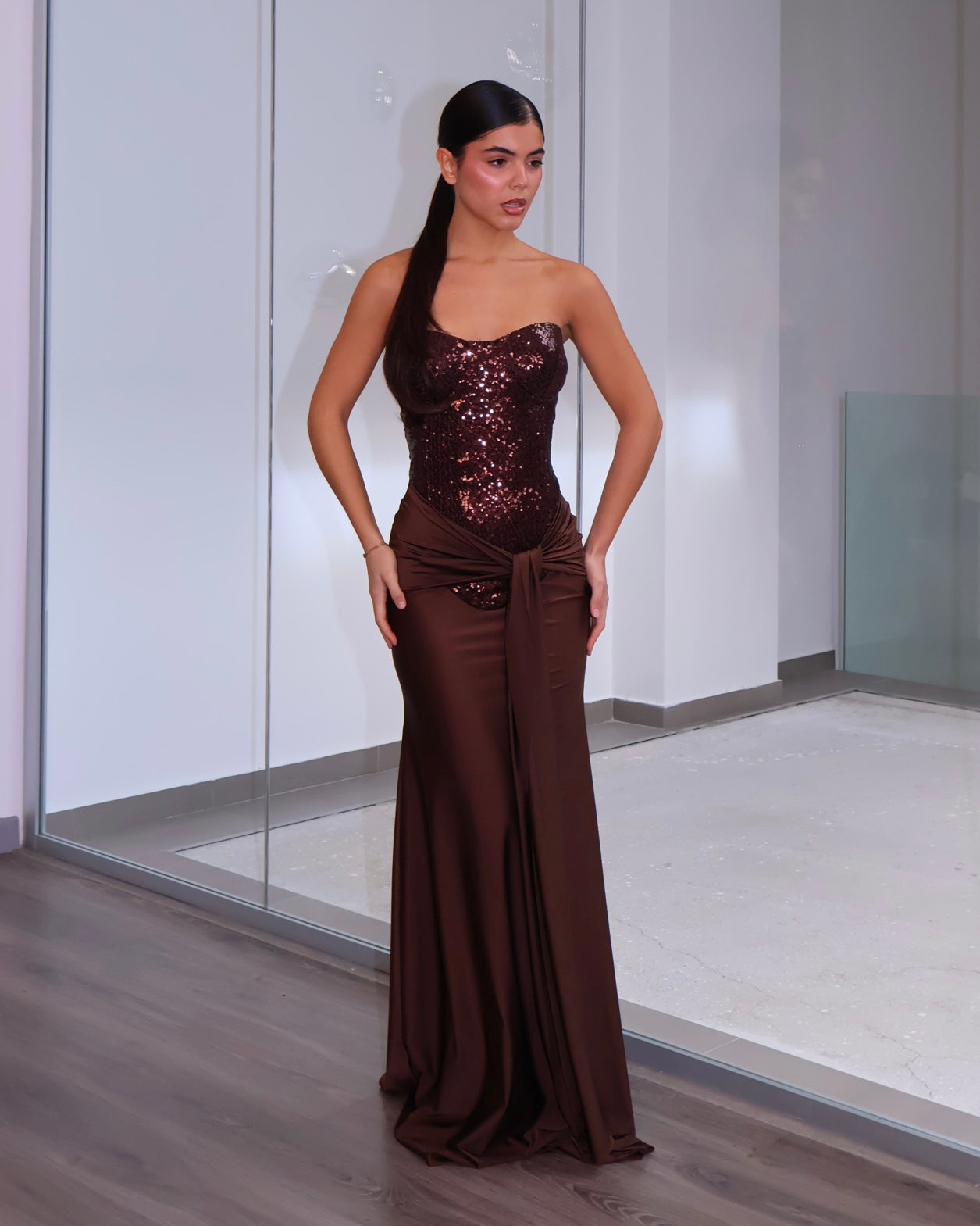 VESTIDO MARRÓN MÍSTICO