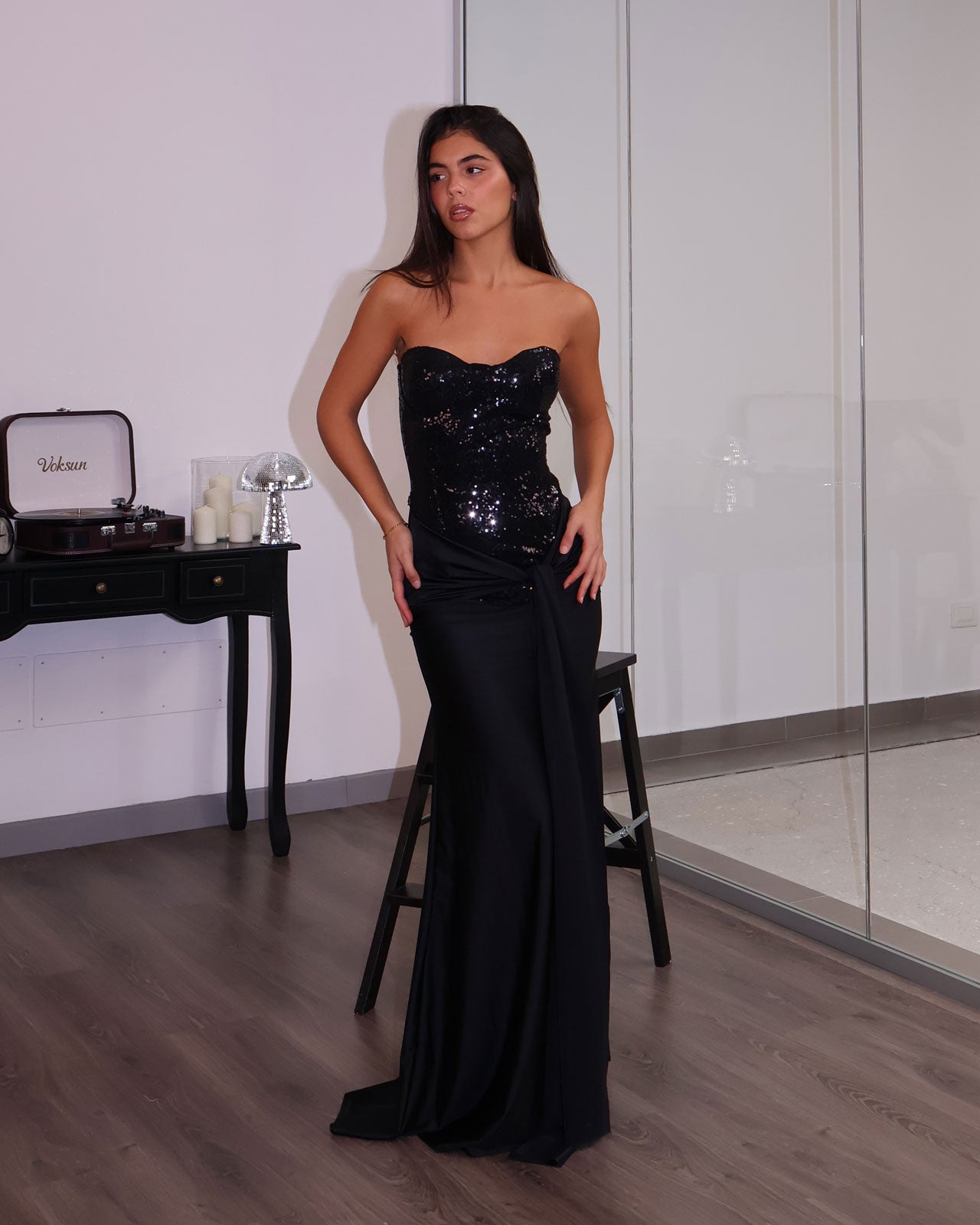 VESTIDO NEGRO MÍSTICO