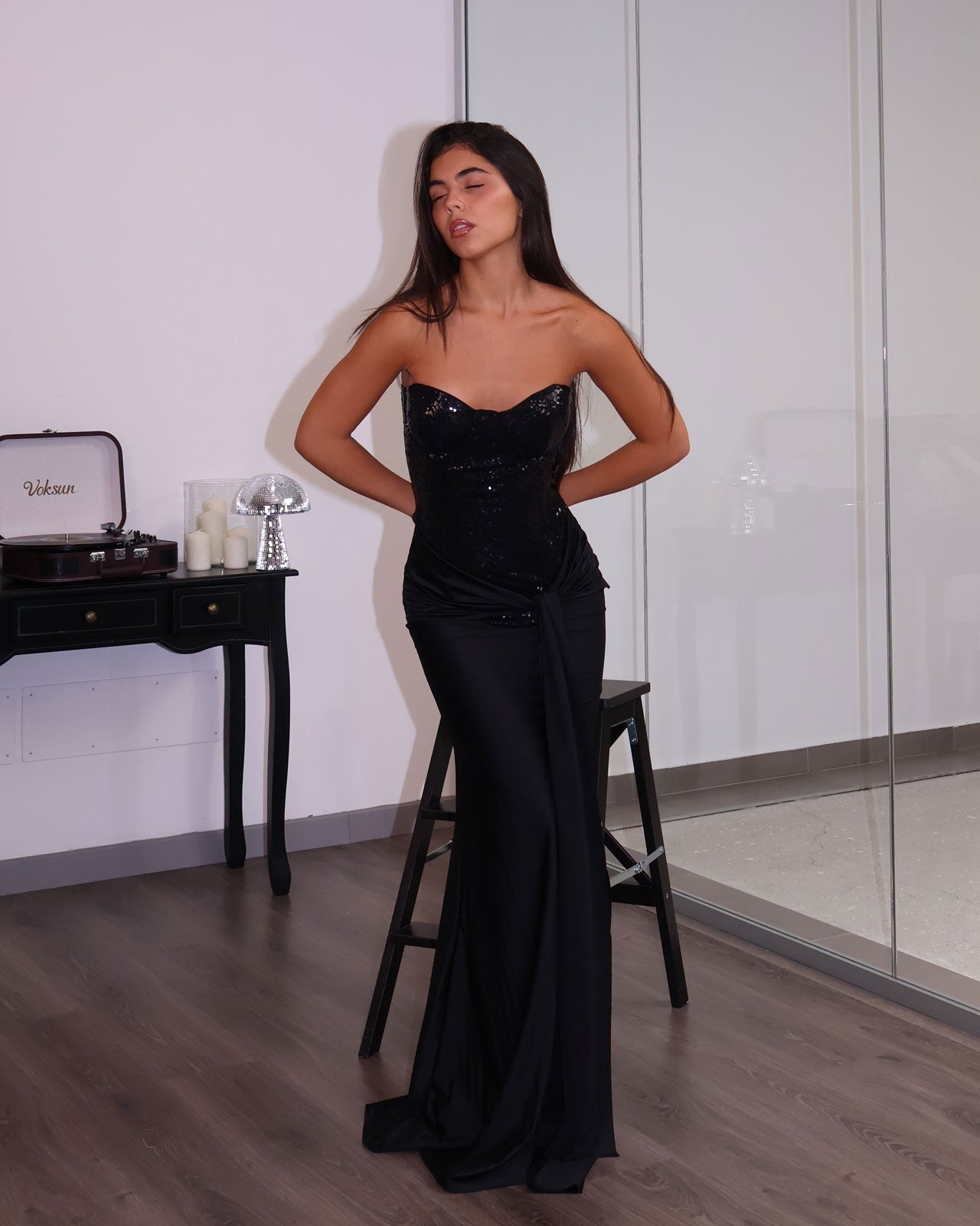 VESTIDO NEGRO MÍSTICO